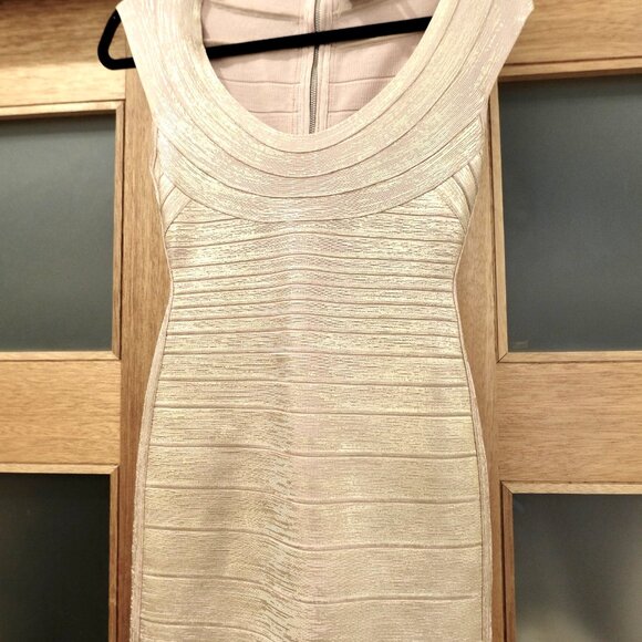 HERVE LEGER~MAIRA~Mini Foil Accent Scoop Neck Bandage Dress Metallic Pink Gold - Picture 6 of 8